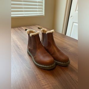 Women’s Size 7 Dr. Martens Lenore Butterscotch Leather Faux Fur Chelsea Boots